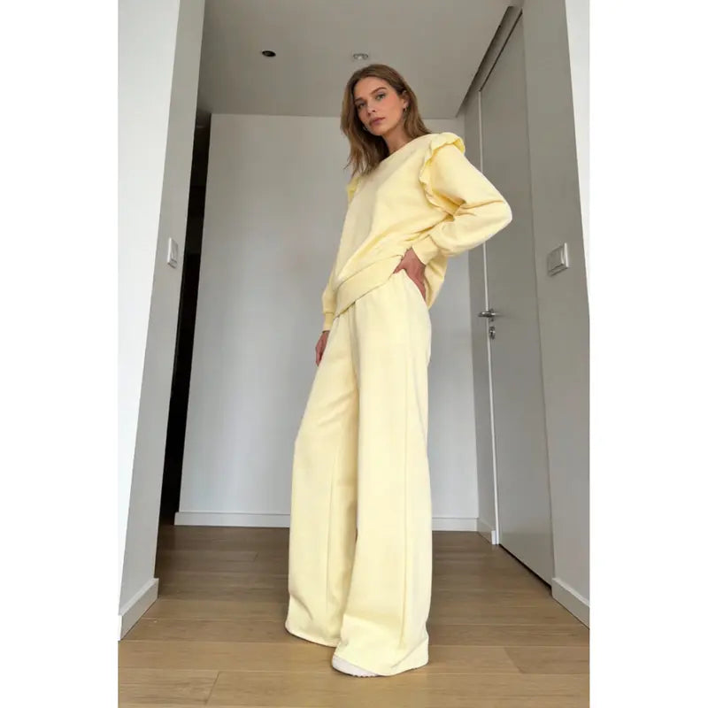 Women's tracksuit with ruffled top and trousers