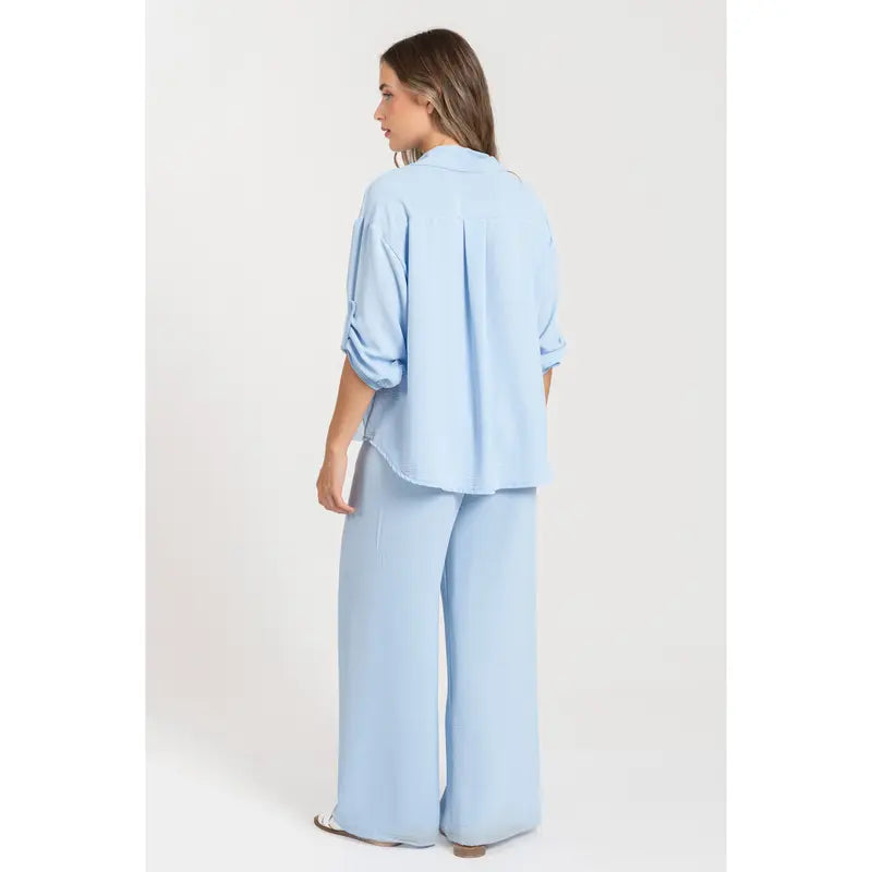 Two-piece set: loose-fitting shirt-style top, loose-fitting trousers, elastic waistband.