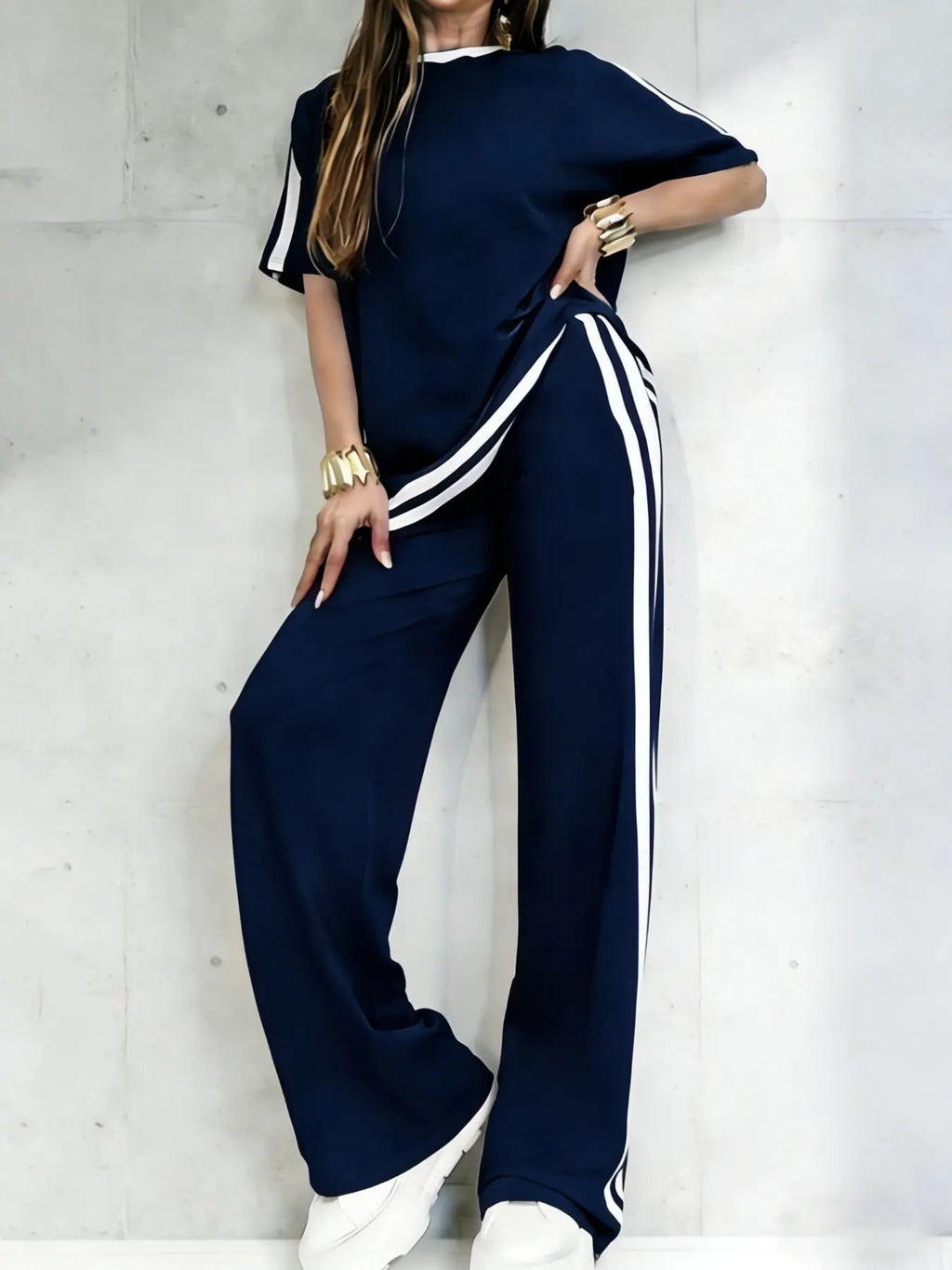 Women's Casual Athleisure Sportswear Set, Solid Color Round-Neck Short-Sleeve Split-Hem Top and Striped Long Pants, Spring/Summer Two-Piece Set
