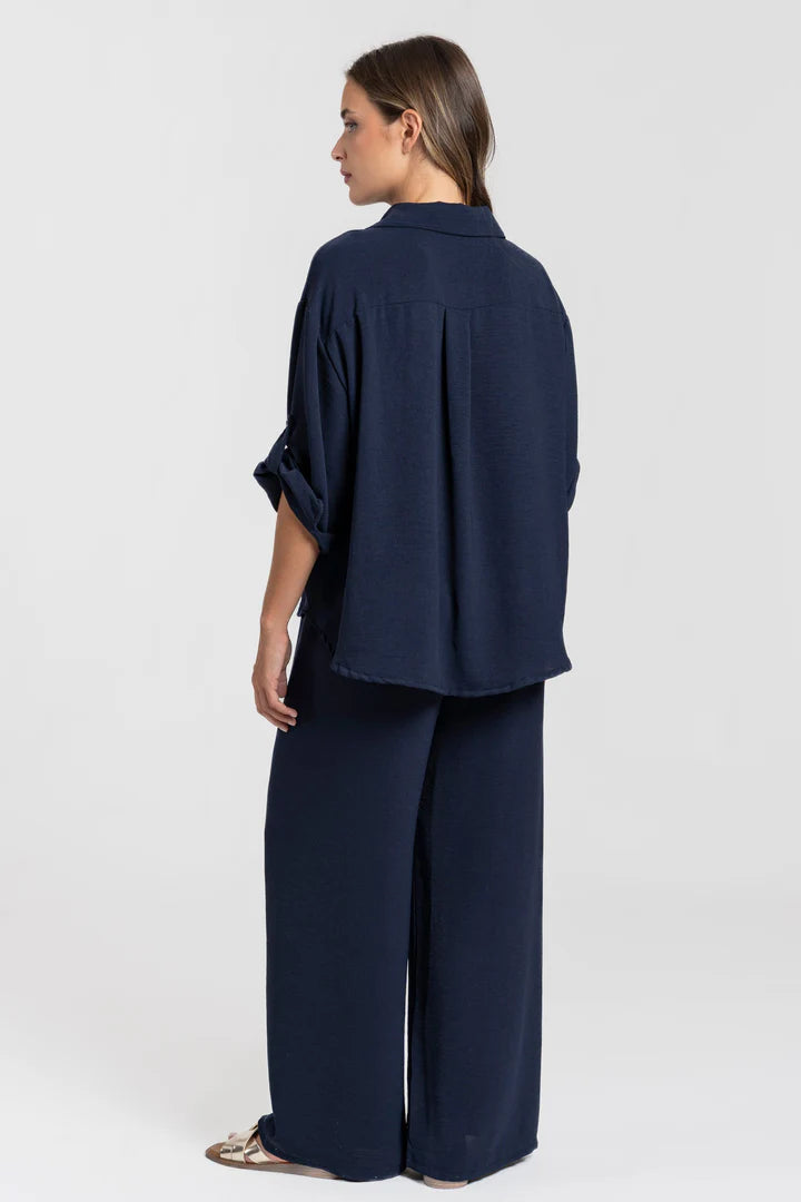 Two-piece set: loose-fitting shirt-style top, loose-fitting trousers, elastic waistband.