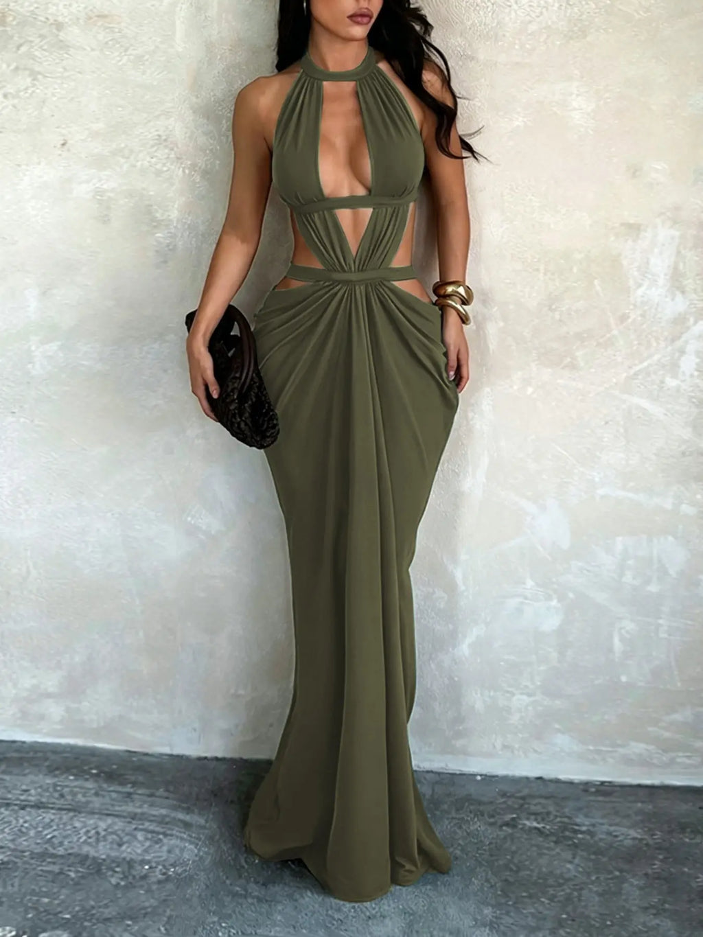 Vacation dress featuring a shimmering ribbon and cut-outs