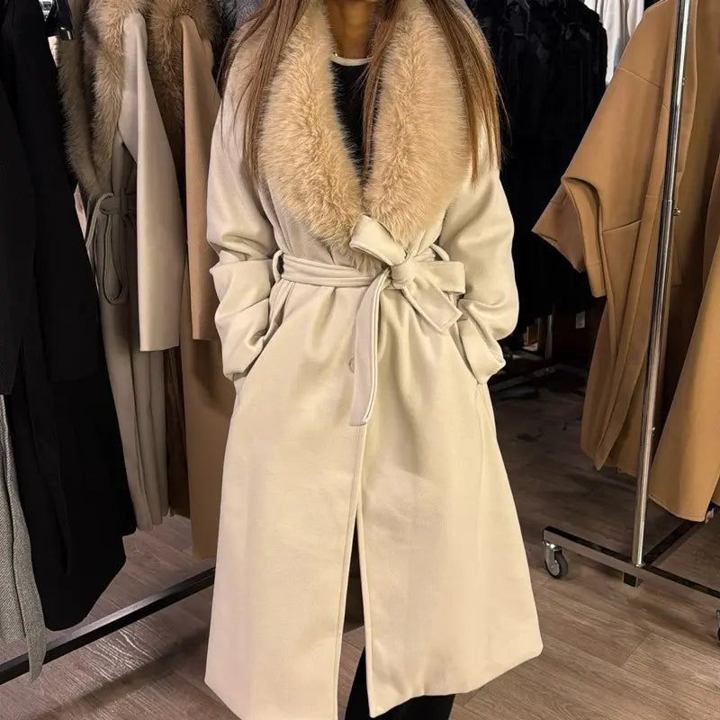 High-Quality Fur Collar Coat - Chic and Elegant,Designed for a Stylish and Comfortable Look.