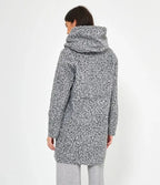 Women's autumn/winter hooded button-up coat, stylish and versatile, suitable for various occasions.