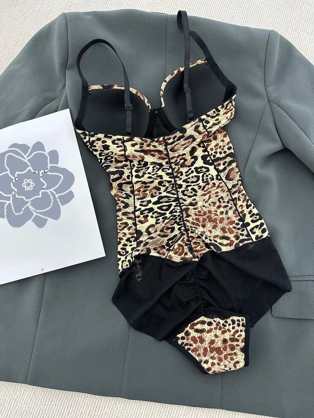Stylish Leopard Print Cami Bra for All Seasons, Body Shaping Shapewear Bodysuit with Tight Fit, Casual Underwear for Layering and