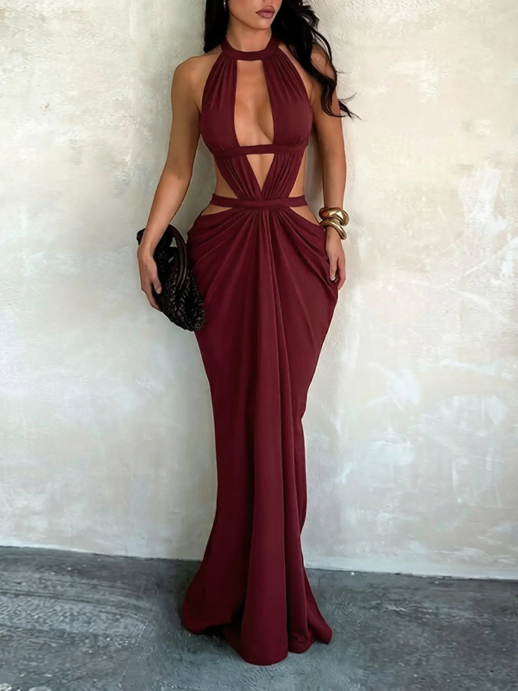 Vacation dress featuring a shimmering ribbon and cut-outs