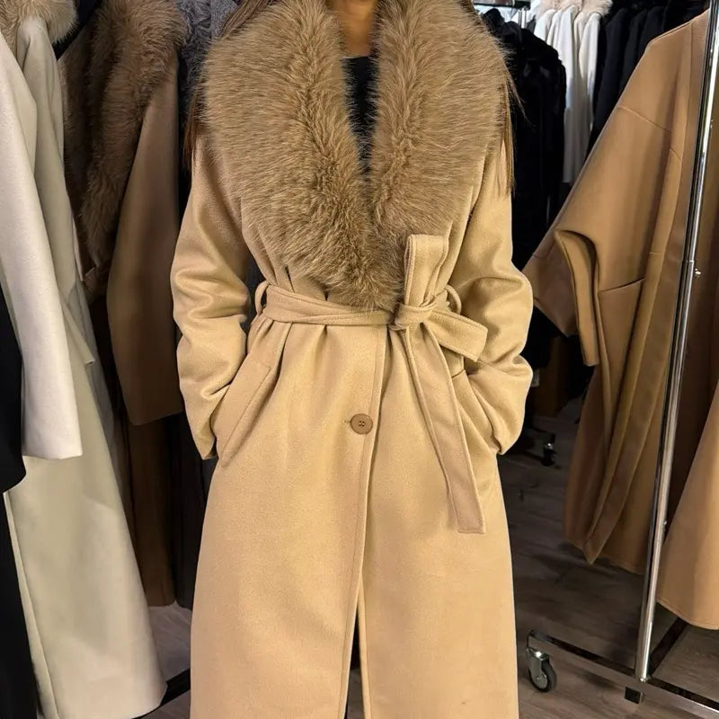 High-Quality Fur Collar Coat - Chic and Elegant,Designed for a Stylish and Comfortable Look.