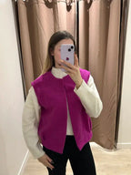 Soft, sleeveless vest for a chic and comfortable look.