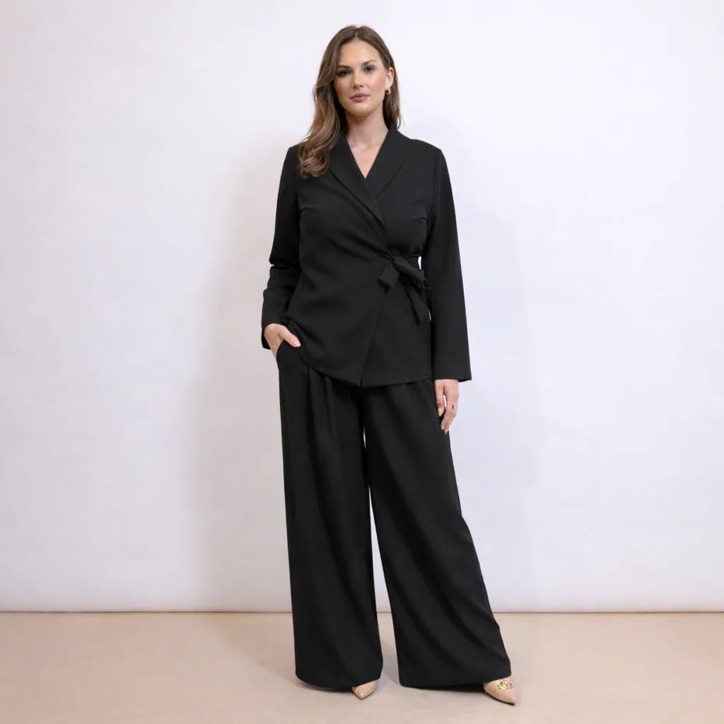 Coordinato Blazer Annodato E Pantalone