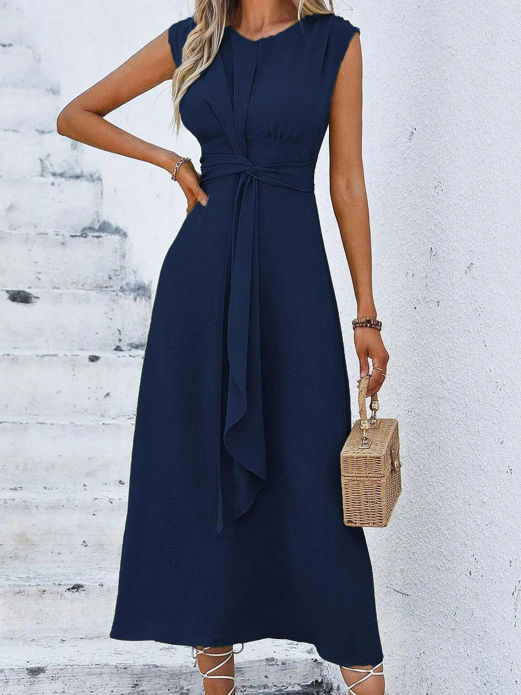 Women's Sleeveless Round Neck Plain Dress, Slimming Front Design, Waist Cinched A-Line, Perfect for Casual Commuting