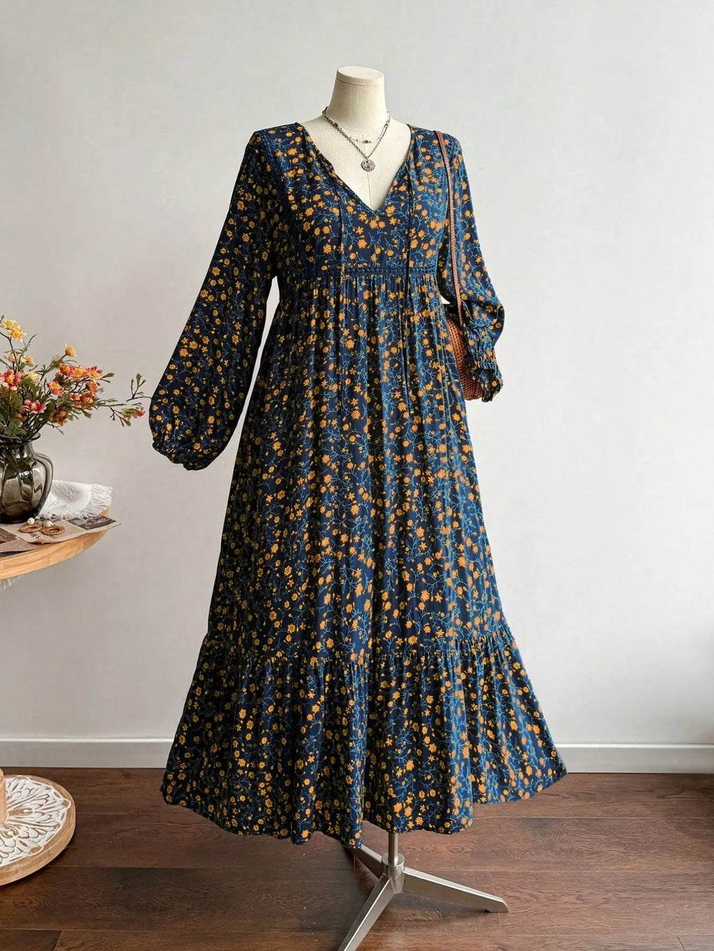Plus Size Women's Floral Woven Dress, Fall Winter V Neck Tie Back Lace Trim Long Sleeve Maxi Dress, Casual Elegant Fashion