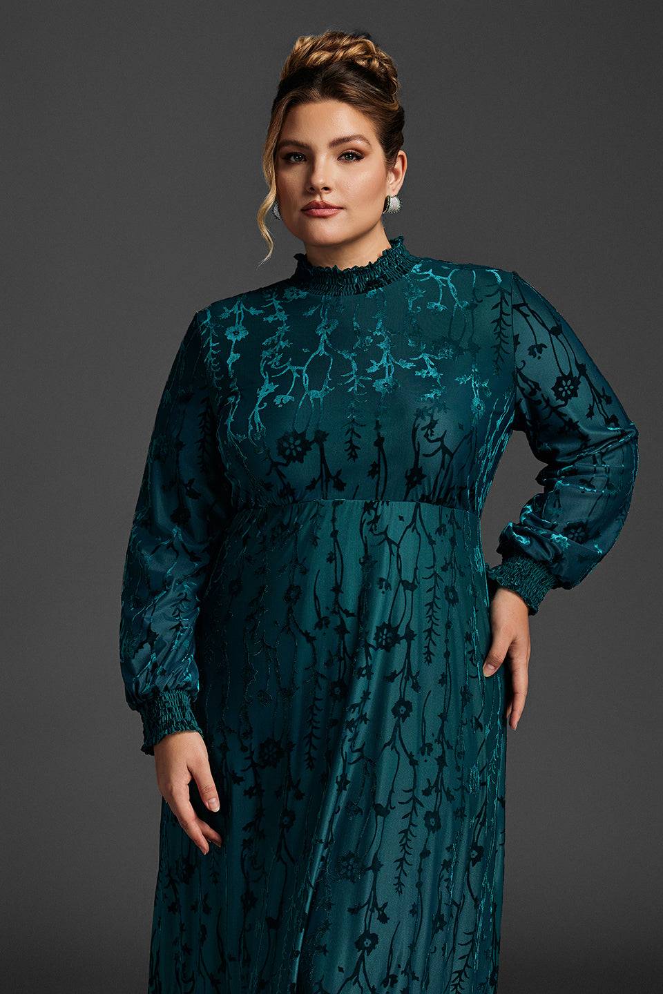 Plus Size Vintage Floral Velvet Green Maxi Dress