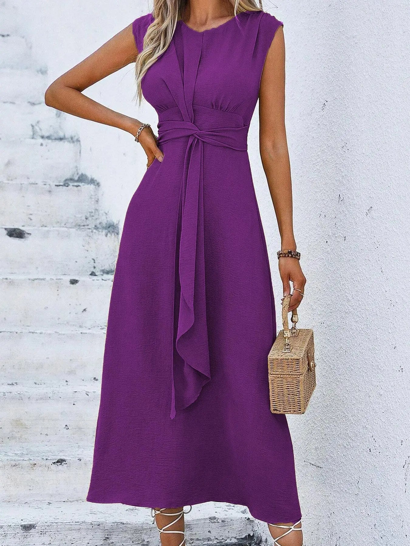 Women's Sleeveless Round Neck Plain Dress, Slimming Front Design, Waist Cinched A-Line, Perfect for Casual Commuting