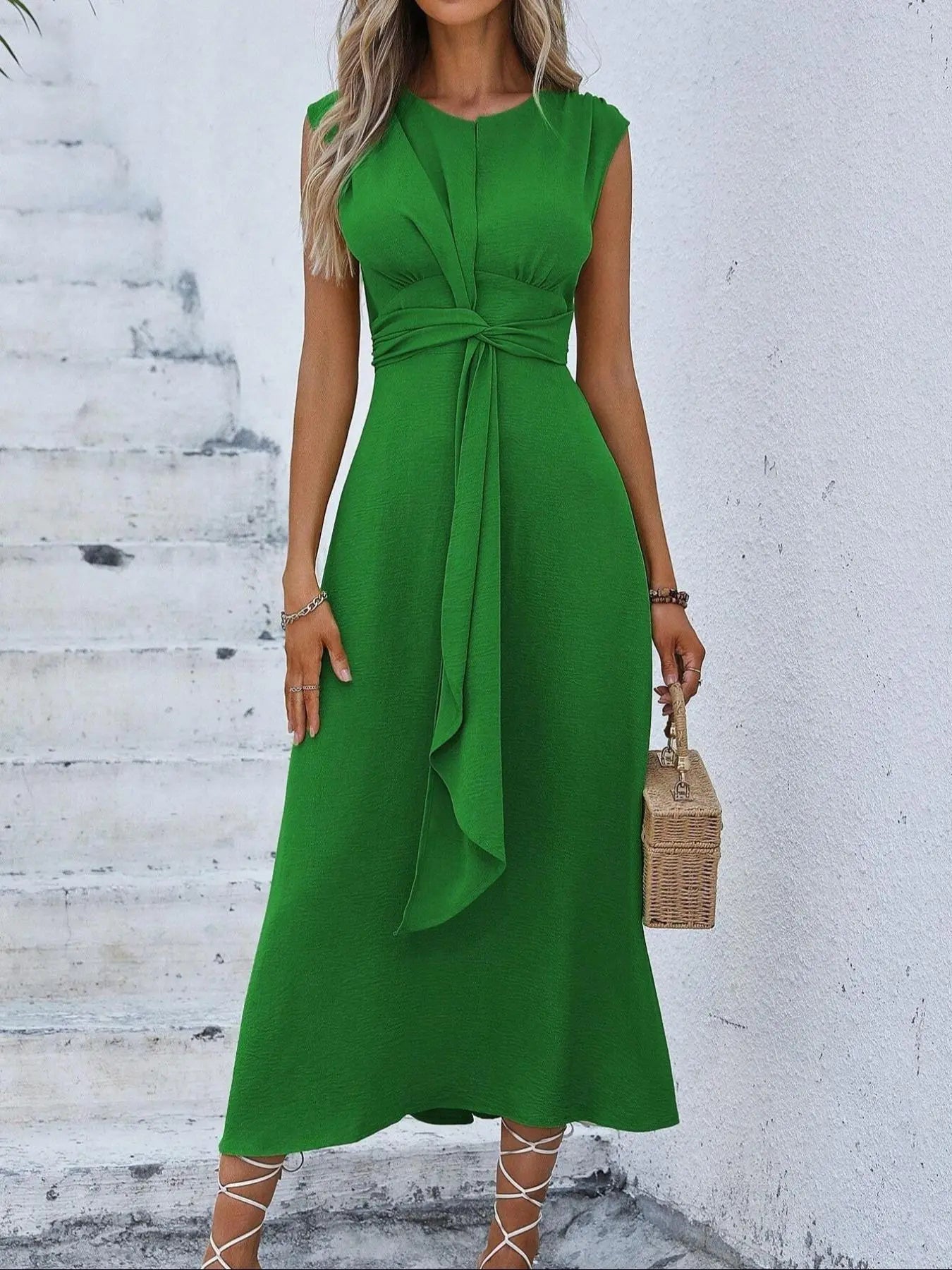 Women's Sleeveless Round Neck Plain Dress, Slimming Front Design, Waist Cinched A-Line, Perfect for Casual Commuting