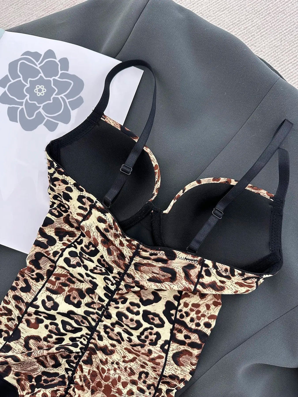 Stylish Leopard Print Cami Bra for All Seasons, Body Shaping Shapewear Bodysuit with Tight Fit, Casual Underwear for Layering and
