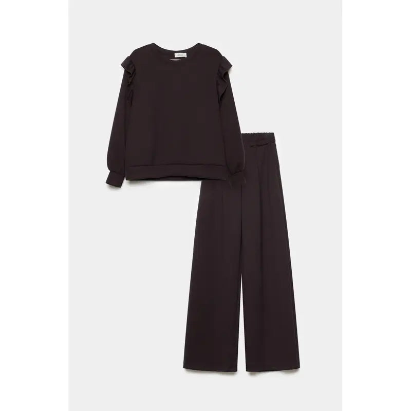 Women's tracksuit with ruffled top and trousers