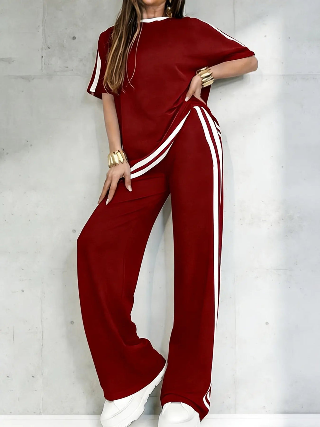 Women's Casual Athleisure Sportswear Set, Solid Color Round-Neck Short-Sleeve Split-Hem Top and Striped Long Pants, Spring/Summer Two-Piece Set