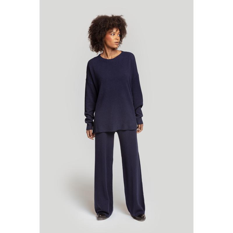 Two-piece knitwear set: long-sleeved T-shirt, crew neck, elastic waistband trousers, medium knit, comfortable and versatile, women's wear, suitable for everyday wear, especially for the changing seasons.