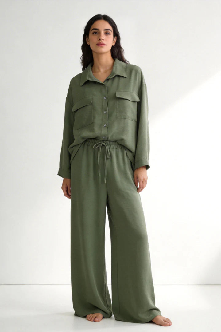 Two-piece set: loose-fitting shirt-style top, loose-fitting trousers, elastic waistband.