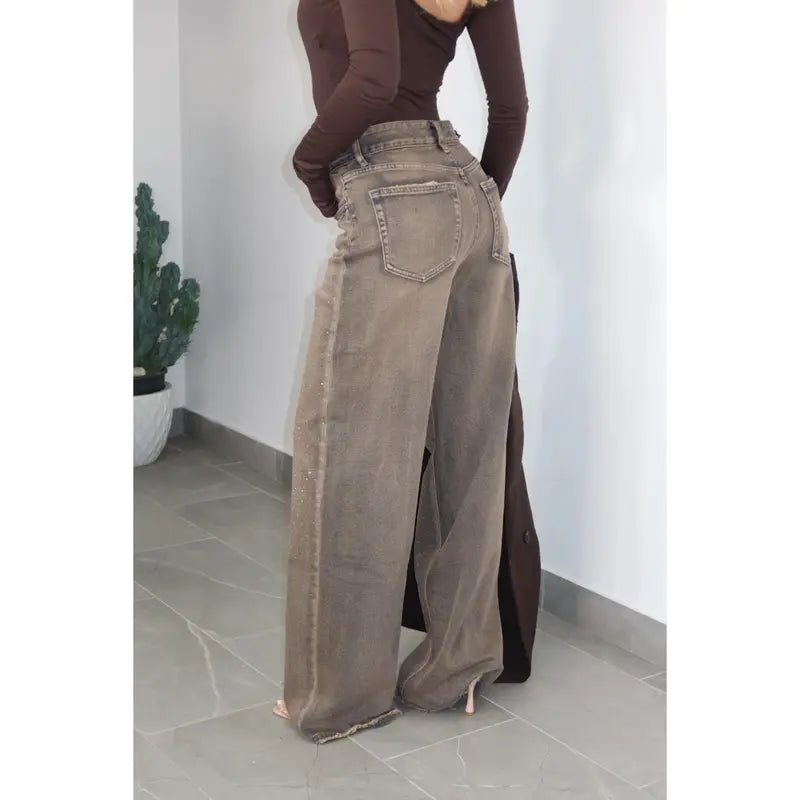 Jeans - with shimmering details, vintage style, with pockets, available in two styles.