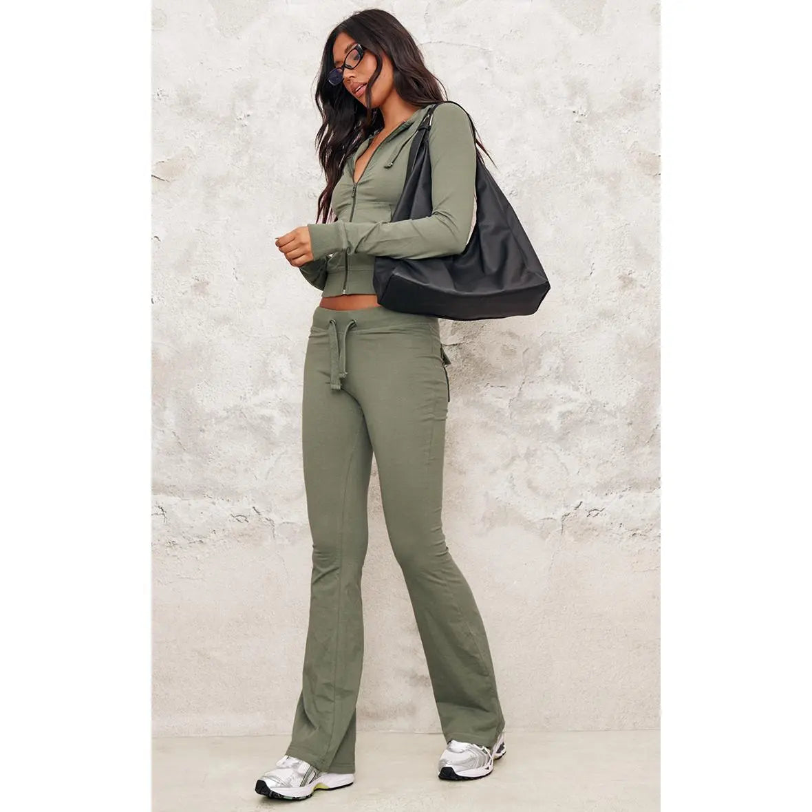 Sea green zip-up slim-fit sportswear set, two-piece set including top and trousers.