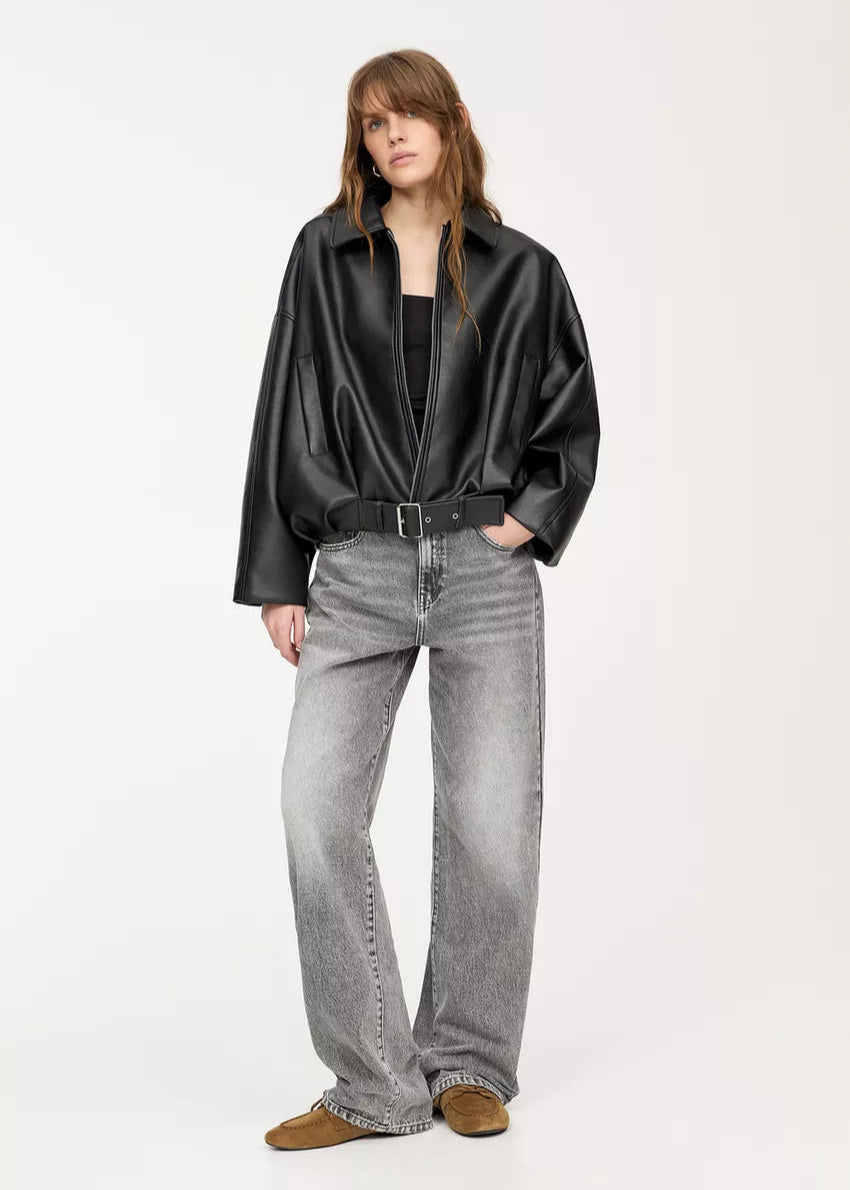 Luxurious Ebony Jacket – Effortlessly showcasing elegant style.