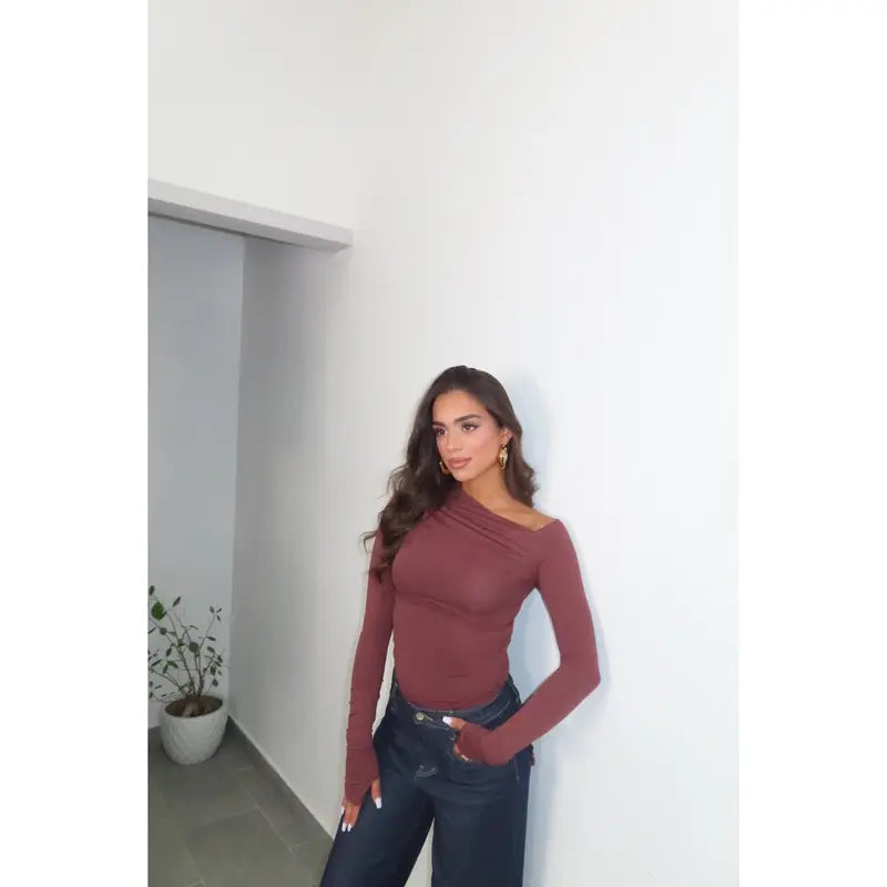 Off-shoulder T-shirt