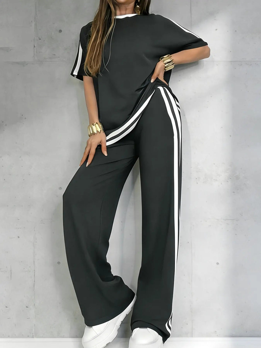 Women's Casual Athleisure Sportswear Set, Solid Color Round-Neck Short-Sleeve Split-Hem Top and Striped Long Pants, Spring/Summer Two-Piece Set