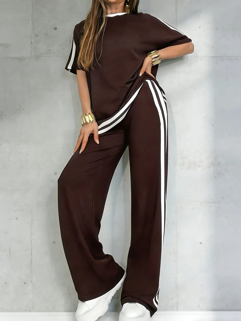 Women's Casual Athleisure Sportswear Set, Solid Color Round-Neck Short-Sleeve Split-Hem Top and Striped Long Pants, Spring/Summer Two-Piece Set