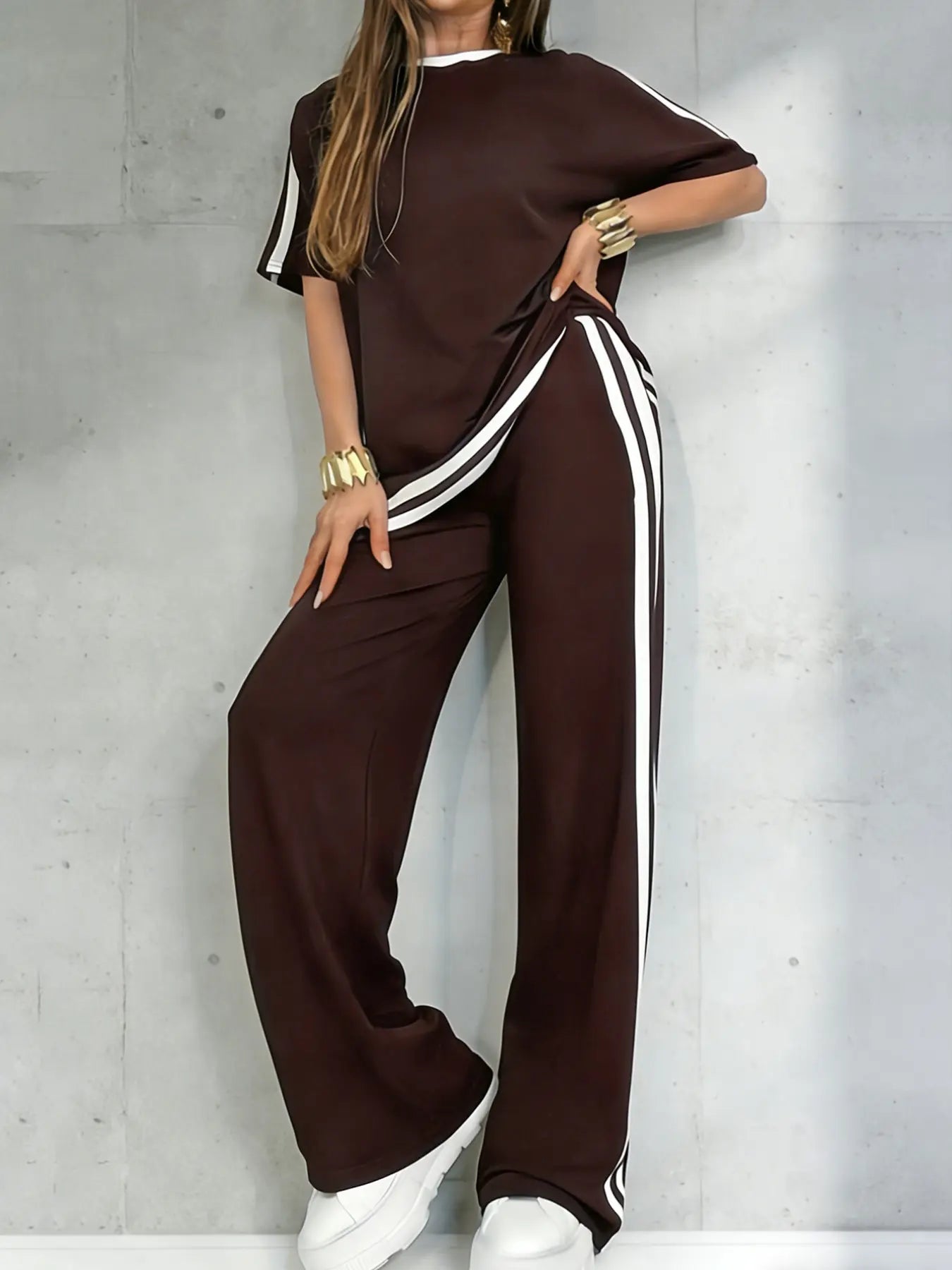 Women's Casual Athleisure Sportswear Set, Solid Color Round-Neck Short-Sleeve Split-Hem Top and Striped Long Pants, Spring/Summer Two-Piece Set