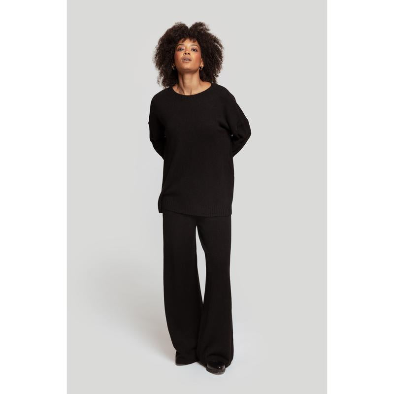 Two-piece knitwear set: long-sleeved T-shirt, crew neck, elastic waistband trousers, medium knit, comfortable and versatile, women's wear, suitable for everyday wear, especially for the changing seasons.