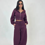 Sports Set - A two-piece tracksuit including a zip-up, crocodile-patterned hoodie and loose-fitting sweatpants, lined with soft fleece for comfortable wear.