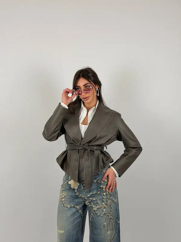 Jacket with belt at the waist
