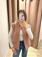 Soft, sleeveless vest for a chic and comfortable look.
