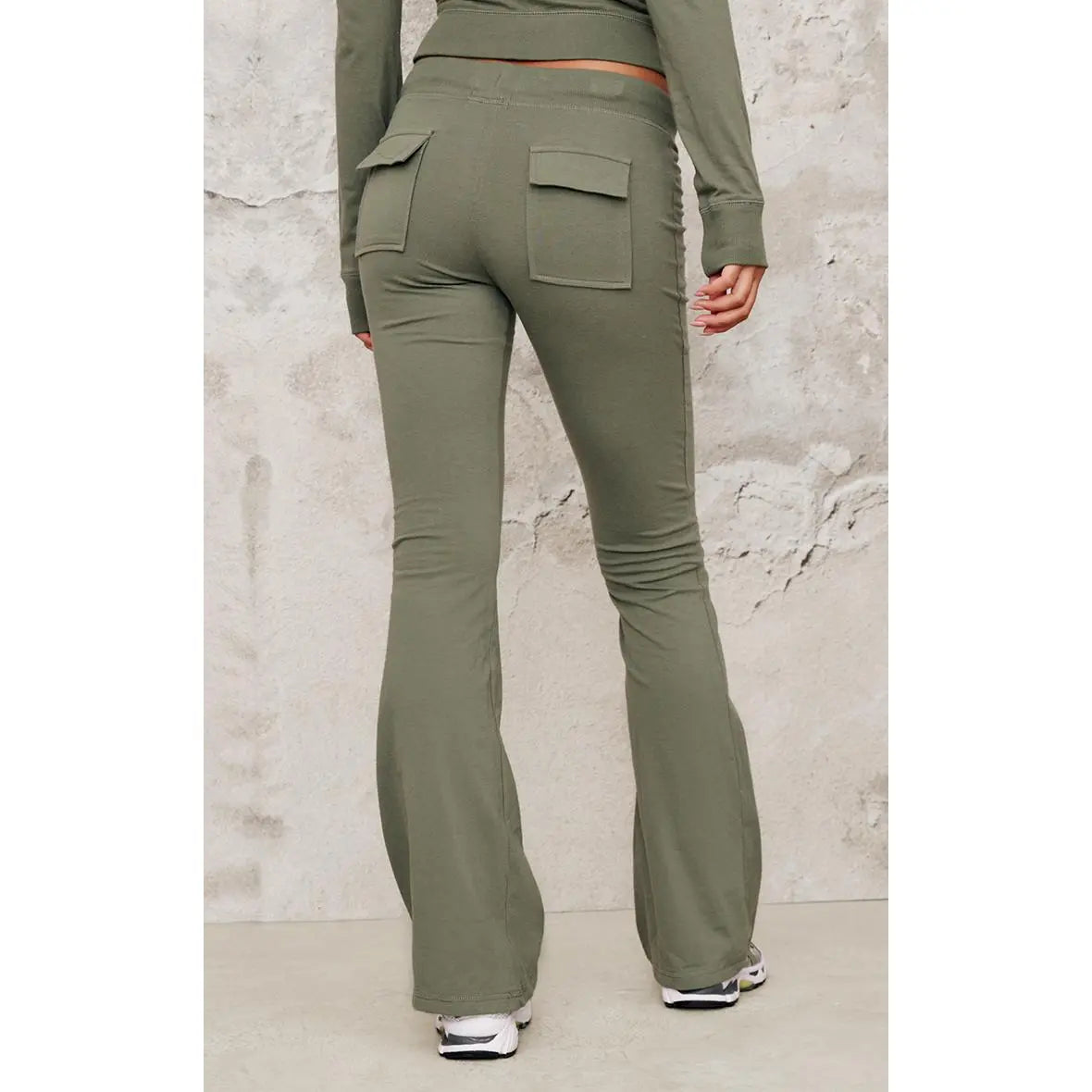 Sea green zip-up slim-fit sportswear set, two-piece set including top and trousers.