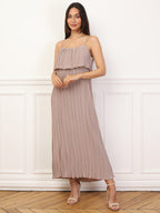 Robe fluide et plissée à volants
