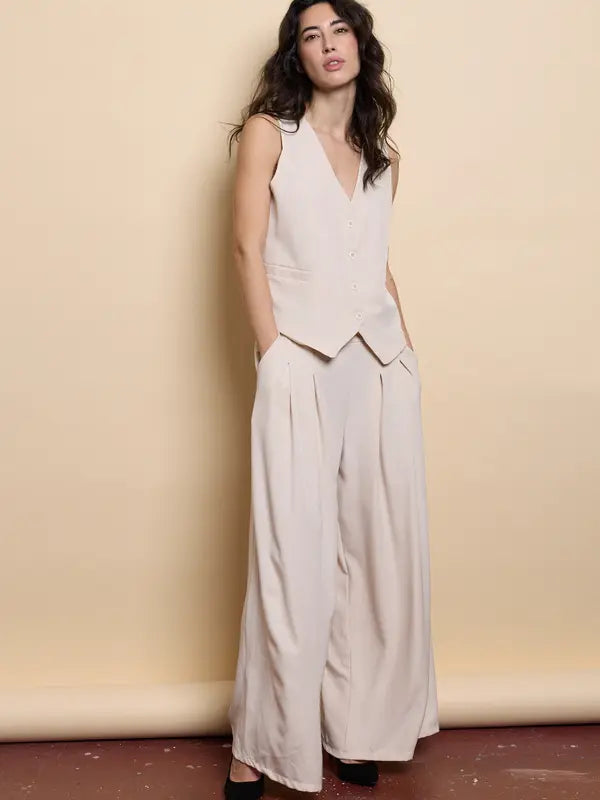 Women's suit, casual style, sleeveless jacket, loose trousers