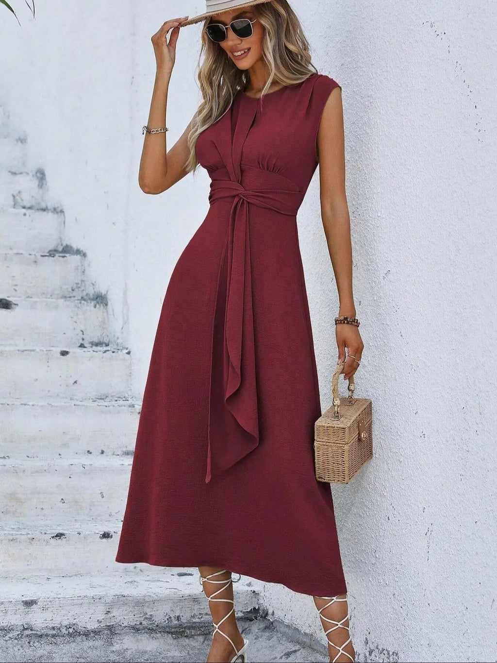 Women's Sleeveless Round Neck Plain Dress, Slimming Front Design, Waist Cinched A-Line, Perfect for Casual Commuting
