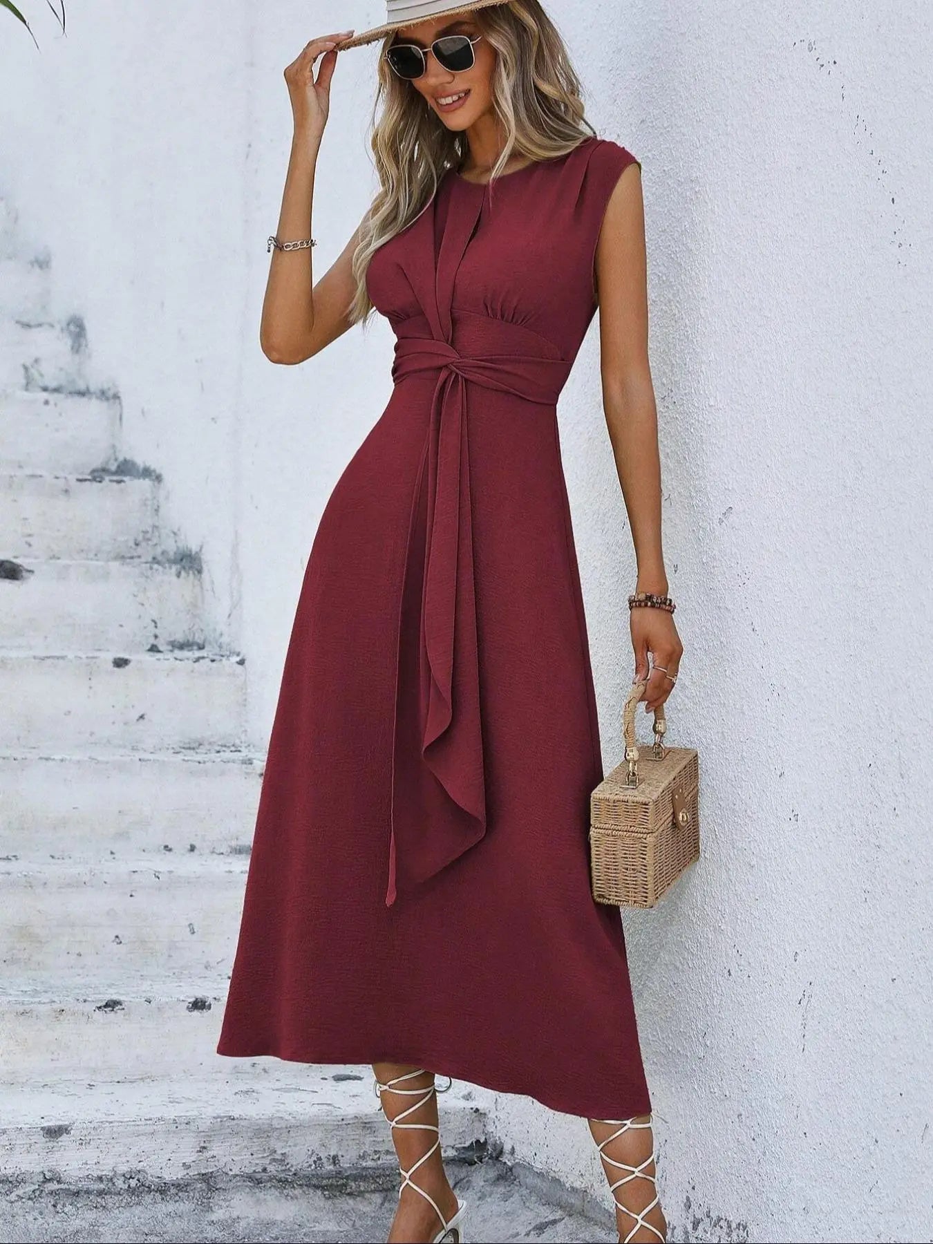 Women's Sleeveless Round Neck Plain Dress, Slimming Front Design, Waist Cinched A-Line, Perfect for Casual Commuting