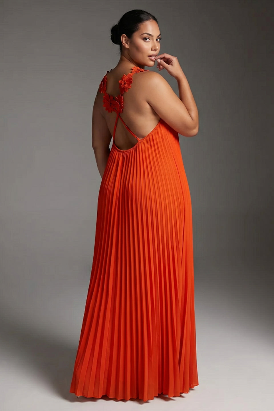 Curveins Plus Size Halter Neck Spaghetti Strap Floral Backless Pleated Maxi Dress