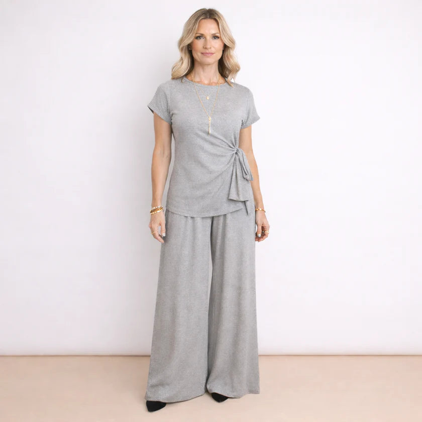 Completo Con Pantalone Fluido E Maglia Con Fiocco
