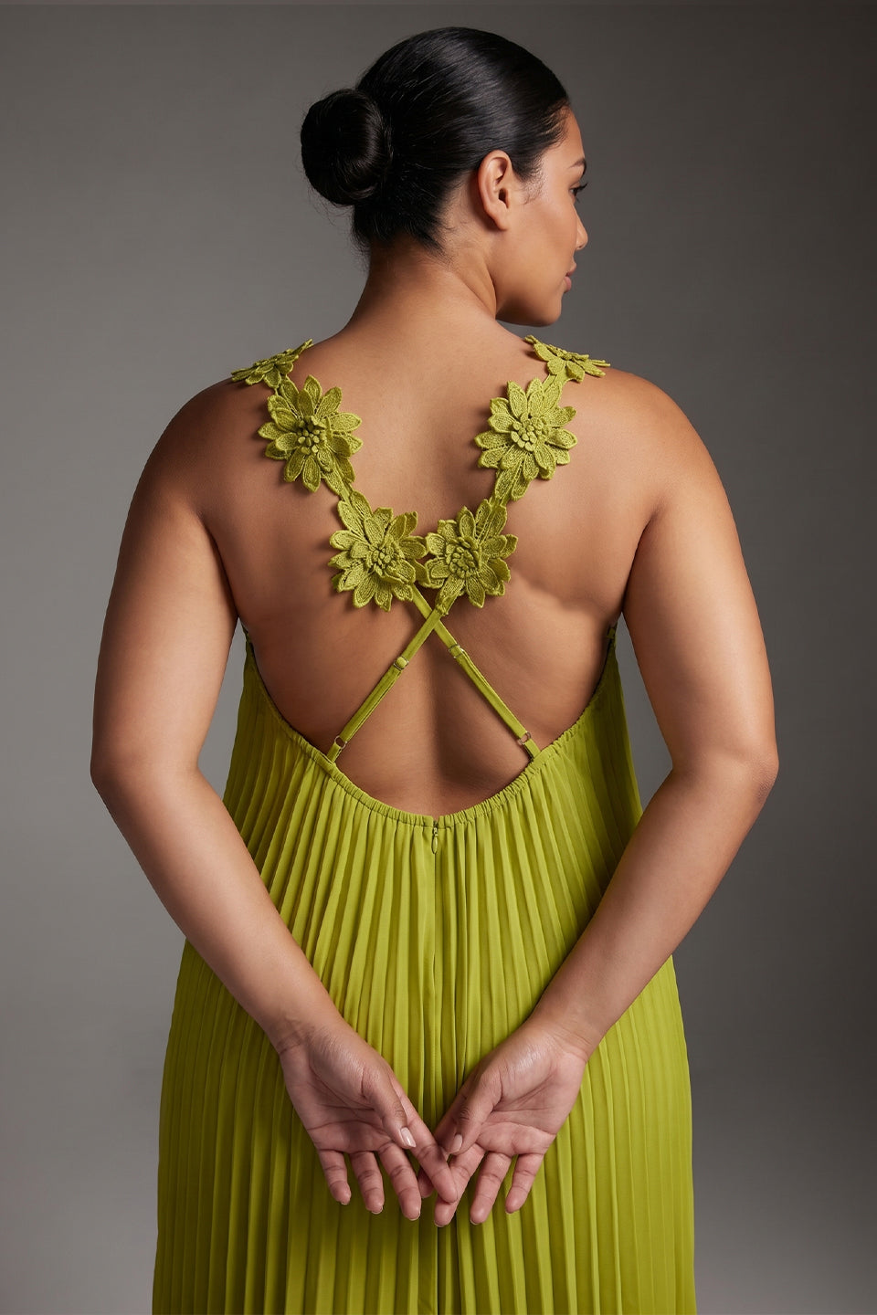 Curveins Plus Size Halter Neck Spaghetti Strap Floral Backless Pleated Maxi Dress