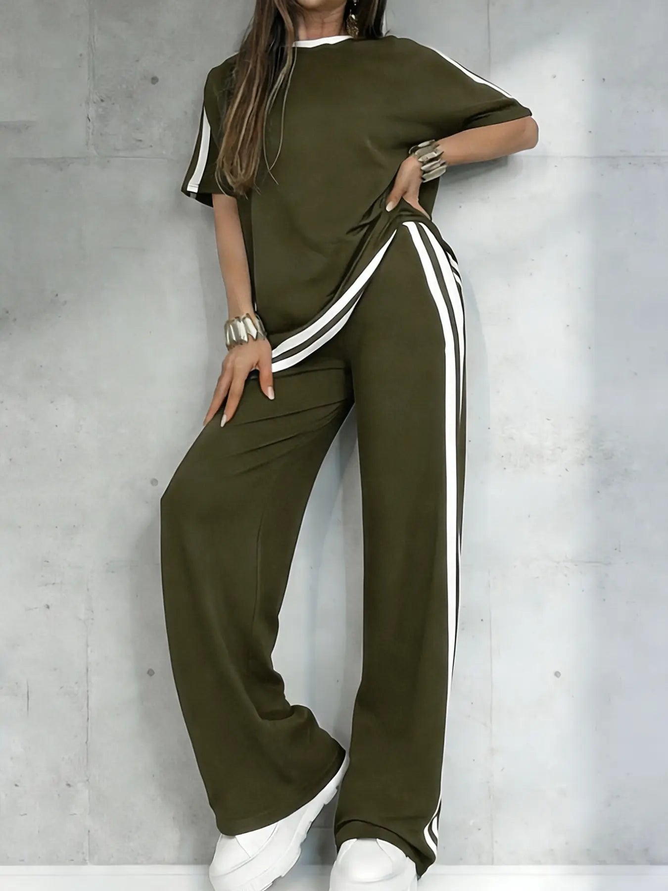 Women's Casual Athleisure Sportswear Set, Solid Color Round-Neck Short-Sleeve Split-Hem Top and Striped Long Pants, Spring/Summer Two-Piece Set