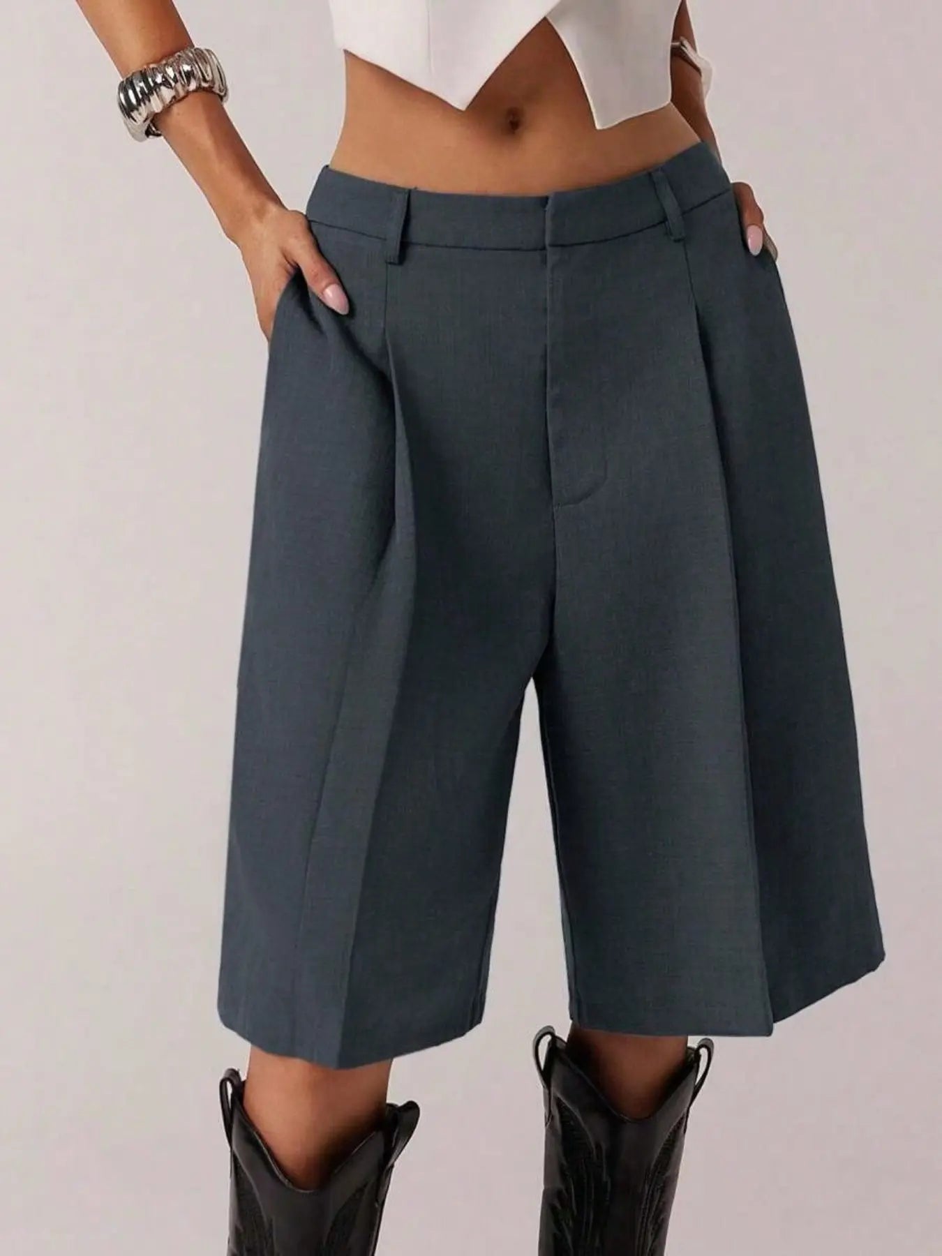 Women's Solid Color Simple Commuter Bermuda Shorts, All Seasons Business Casual Shorts, Stylish and Comfortable