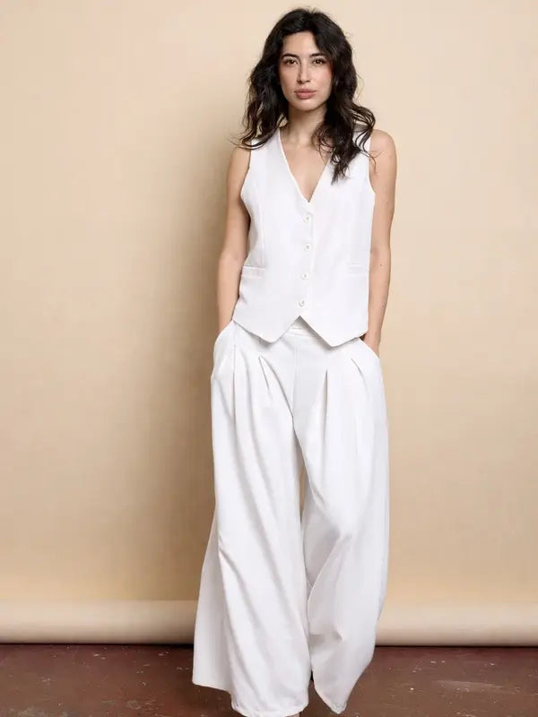 Women's suit, casual style, sleeveless jacket, loose trousers