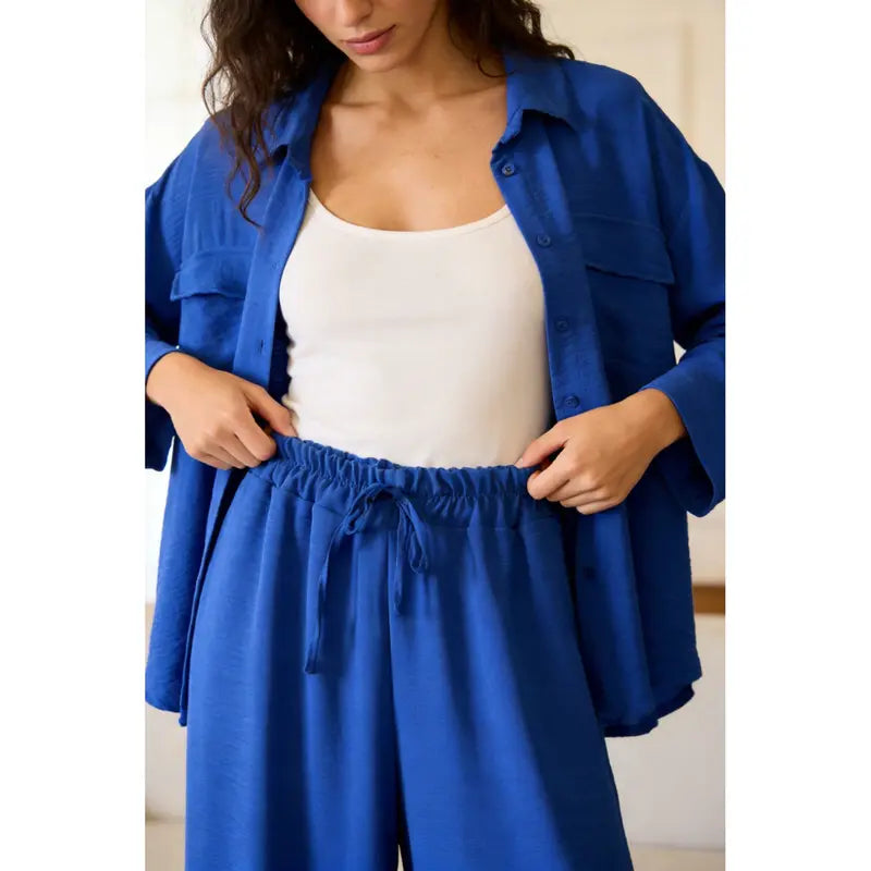 Two-piece set: loose-fitting shirt-style top, loose-fitting trousers, elastic waistband.