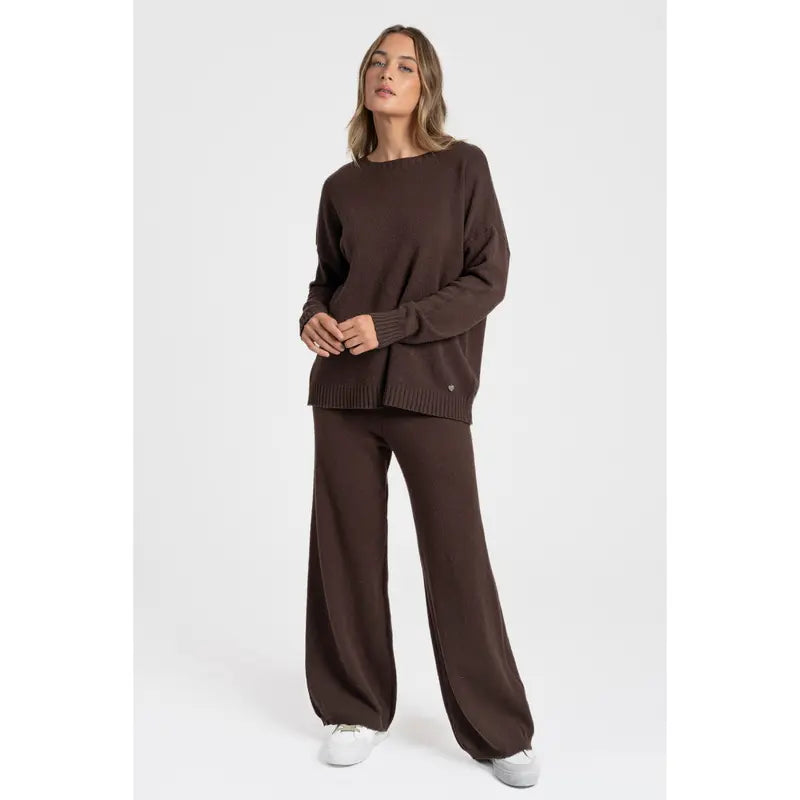 Two-piece knitwear set: long-sleeved T-shirt, crew neck, elastic waistband trousers, medium knit, comfortable and versatile, women's wear, suitable for everyday wear, especially for the changing seasons.