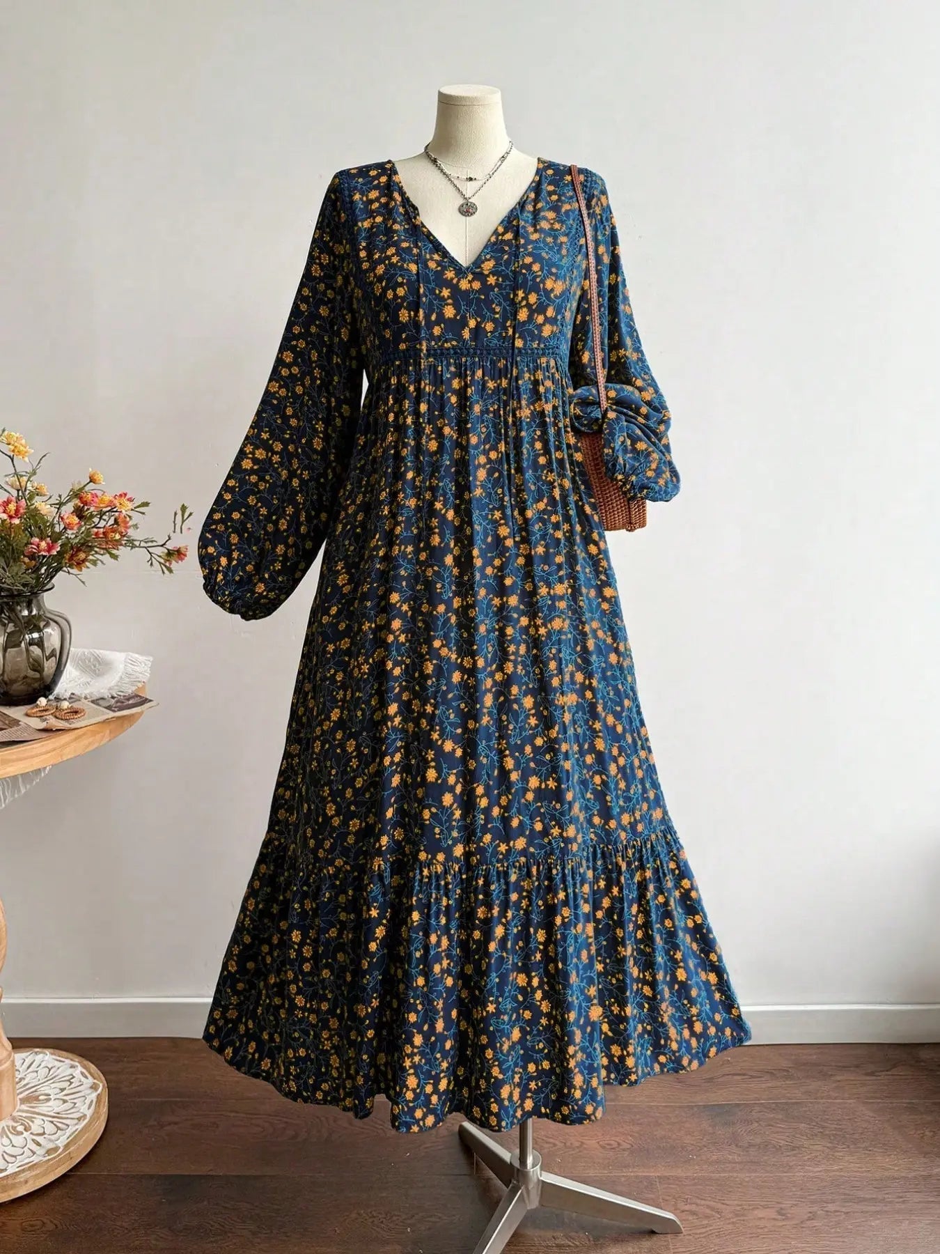 Plus Size Women's Floral Woven Dress, Fall Winter V Neck Tie Back Lace Trim Long Sleeve Maxi Dress, Casual Elegant Fashion