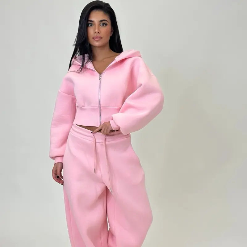 Sports Set - A two-piece tracksuit including a zip-up, crocodile-patterned hoodie and loose-fitting sweatpants, lined with soft fleece for comfortable wear.
