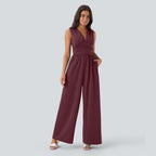 Casual jumpsuit with V-neck, wide legs, pleated, short sleeves, and flowy waffle pattern.