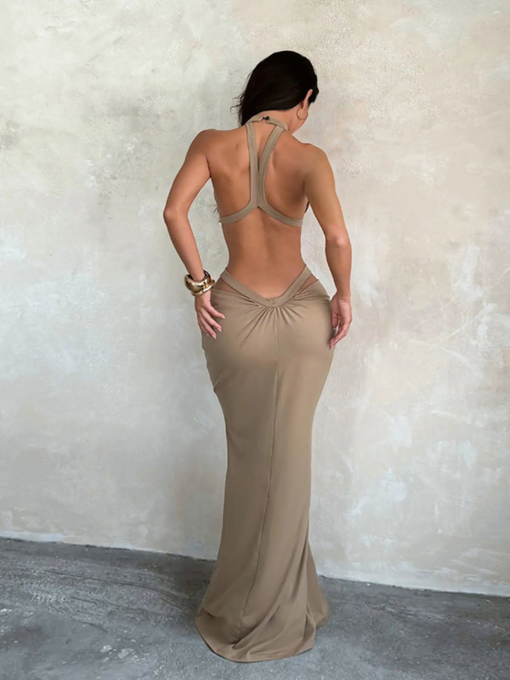 Vacation dress featuring a shimmering ribbon and cut-outs